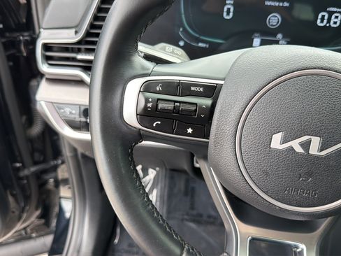 Used 2025 Kia Sportage EX FWD image 19