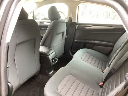 Used 2020 Ford Fusion SE FWD image 33