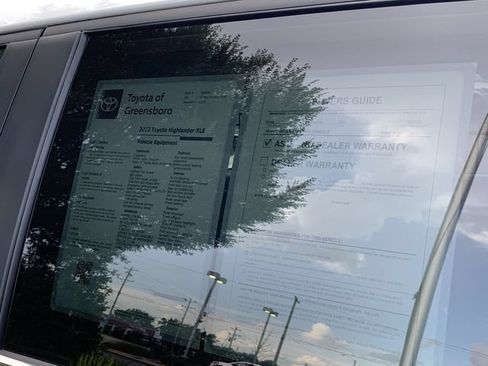 Used 2025 Toyota Highlander XLE FWD image 46