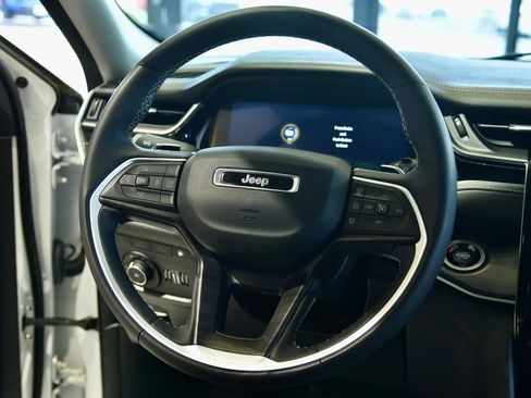 Used 2023 Jeep Grand Cherokee 30th Anniversary AWD/4WD image 21