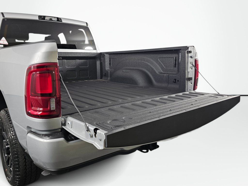 New 2026 RAM 3500 Big Horn AWD/4WD image 17