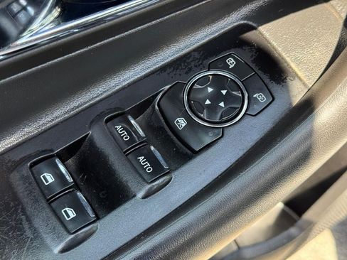 Used 2019 Ford Taurus Limited FWD image 16