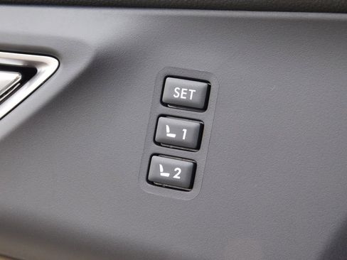 Used 2021 Subaru Ascent Limited w/ Technology Package image 32