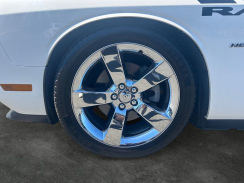 Used 2009 Dodge Challenger R/T RWD image 4