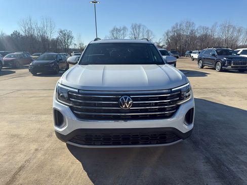 New 2026 Volkswagen Atlas SE FWD image 2