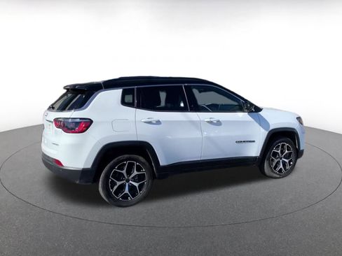 Used 2025 Jeep Compass Limited image 15
