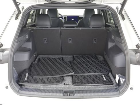 Used 2026 Volkswagen Tiguan SE R-Line AWD/4WD image 18