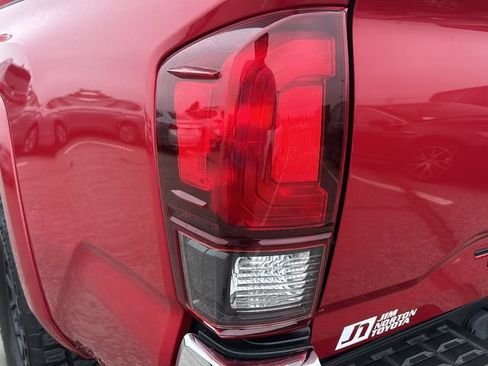 Used 2022 Toyota Tacoma SR5 RWD image 11
