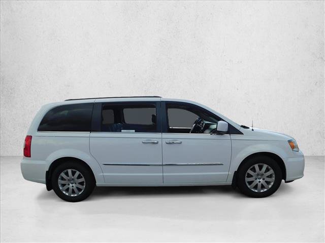 Used 2014 Chrysler Town & Country Touring FWD image 7