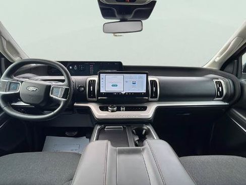 Certified 2025 Ford Expedition Active AWD/4WD image 9