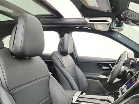 Used 2025 Mercedes-Benz GLC 300 image 18