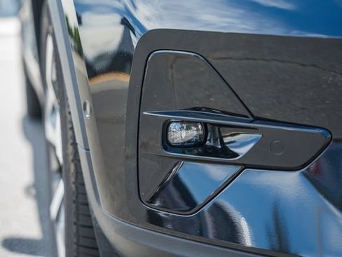 Certified 2025 Volvo XC40 B5 Plus AWD/4WD image 16