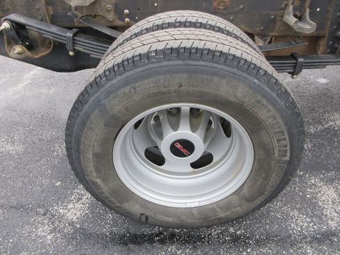 Used 2023 GMC Sierra 3500 Pro w/ Convenience Package image 12