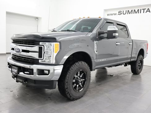 Used 2017 Ford F250 XLT w/ XLT Premium Package AWD/4WD image 8