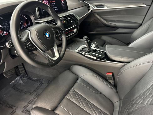 Used 2023 BMW 530i w/ Convenience Package RWD image 4