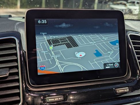 Used 2017 Mercedes-Benz GLS 450 4MATIC image 13