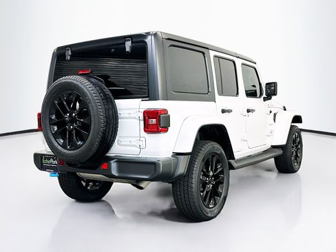 Used 2023 Jeep Wrangler Unlimited Sahara w/ Cold Weather Group AWD/4WD image 9