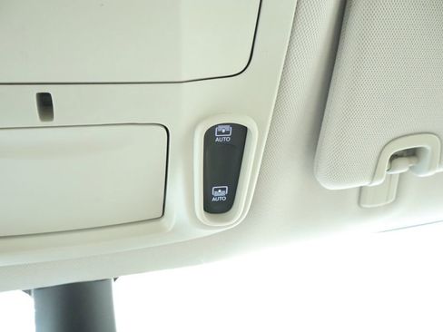 Used 2017 Chrysler Pacifica Limited FWD image 33