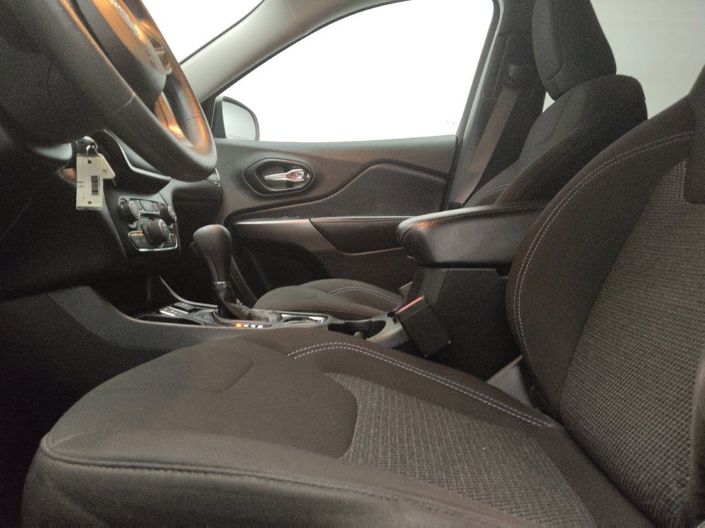 Used 2021 Jeep Cherokee Latitude FWD image 17