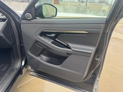 Used 2020 Land Rover Range Rover Evoque SE image 28