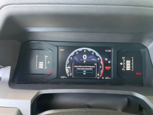 Certified 2025 Toyota Tacoma SR5 AWD/4WD image 10
