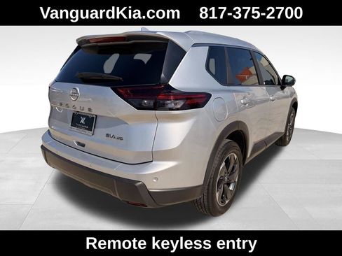 Used 2024 Nissan Rogue SV w/ SV Premium Package image 4