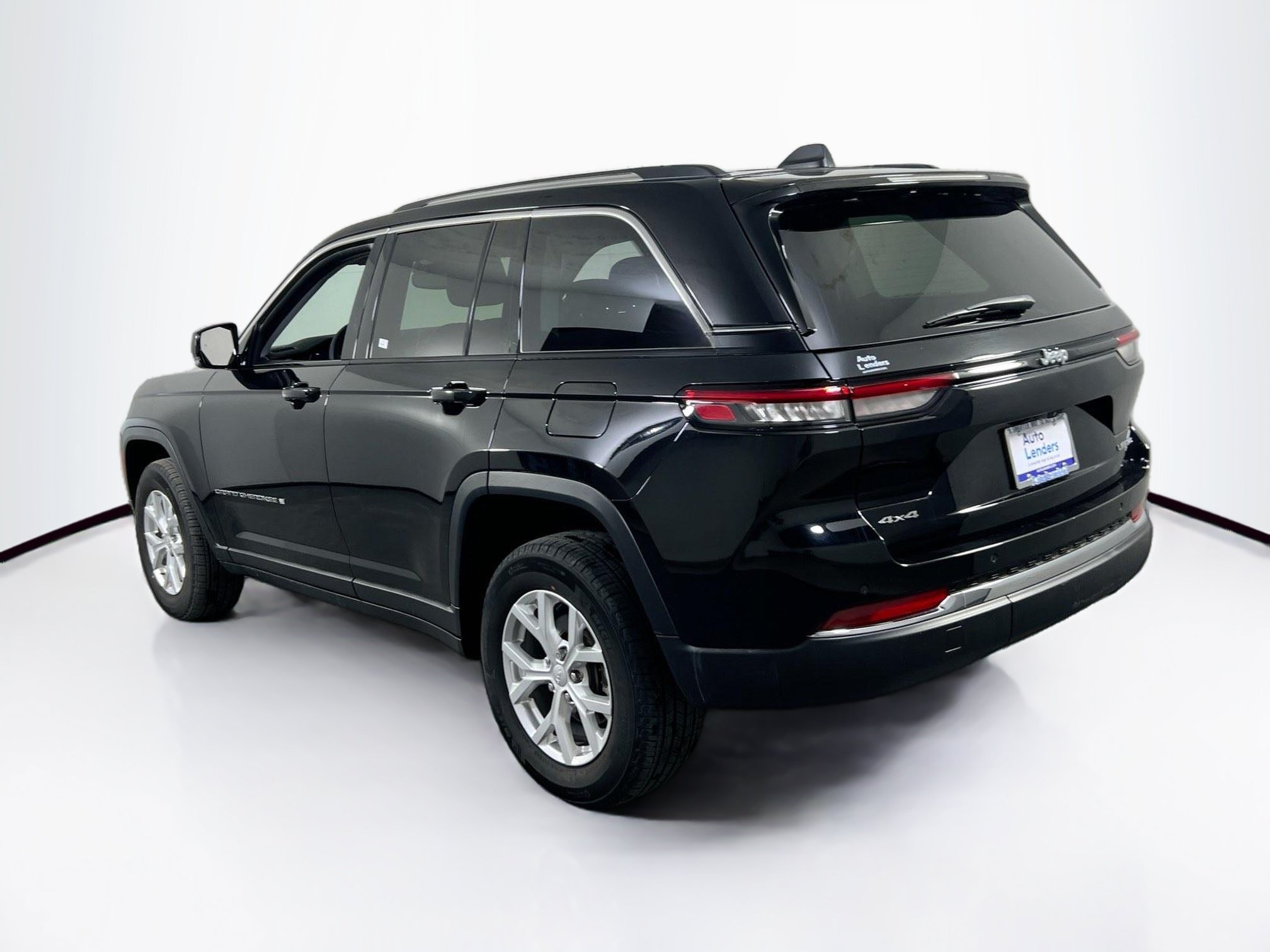 Used 2023 Jeep Grand Cherokee Limited AWD/4WD image 7