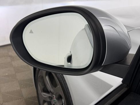 Used 2018 Alfa Romeo Giulia AWD image 34