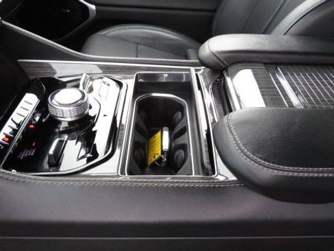 Used 2022 Jeep Wagoneer Series III w/ Premium Group I image 18