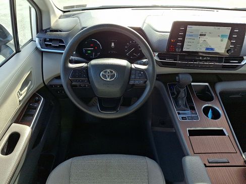 Used 2024 Toyota Sienna LE image 15