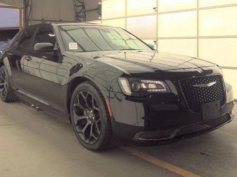 Used 2019 Chrysler 300 Touring w/ Sport Appearance Package RWD image 1