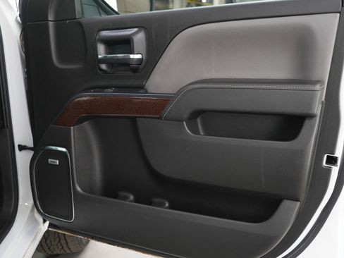 Used 2016 GMC Sierra 1500 SLT w/ Enhanced Driver Alert Package image 9