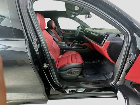 Certified 2025 Porsche Cayenne GTS image 29