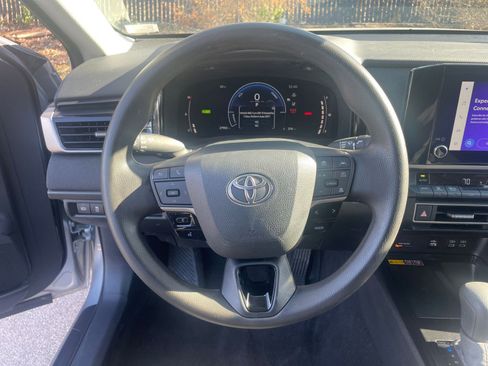 Used 2025 Toyota Camry LE image 25