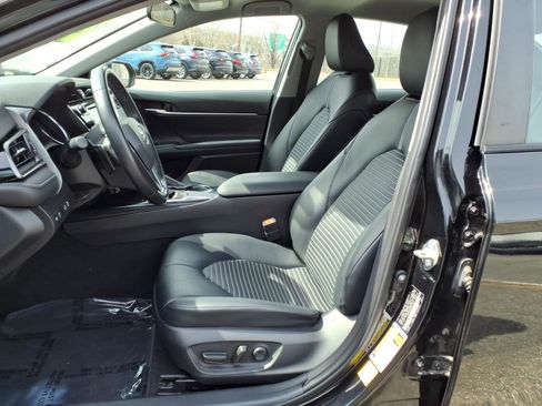 Used 2020 Toyota Camry SE FWD image 12