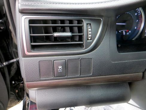 Used 2016 Toyota Camry XLE image 18