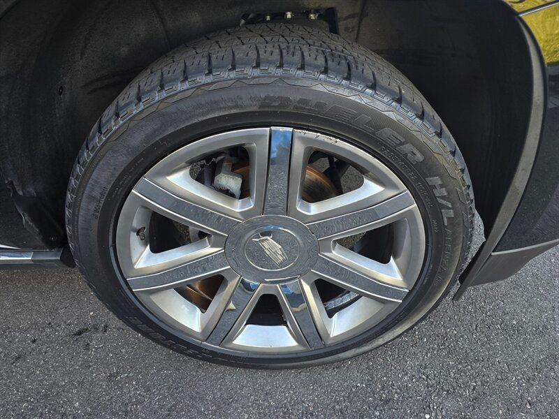 Used 2017 Cadillac Escalade Premium Luxury AWD/4WD image 33