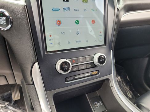 Used 2023 Ford Edge Titanium AWD/4WD image 19