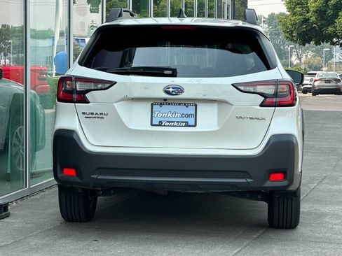 Used 2025 Subaru Outback Premium AWD/4WD image 4