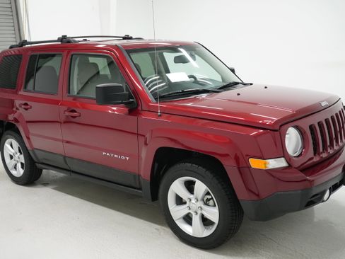 Used 2012 Jeep Patriot Latitude image 3