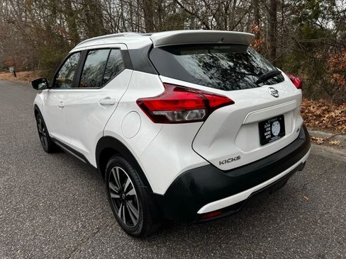 Used 2019 Nissan Kicks SR image 7