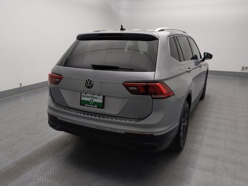 Used 2022 Volkswagen Tiguan SE w/ Panoramic Sunroof Package image 7
