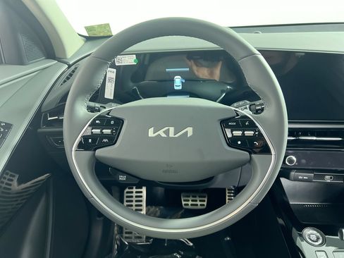 Certified 2025 Kia Niro EX Touring FWD image 17