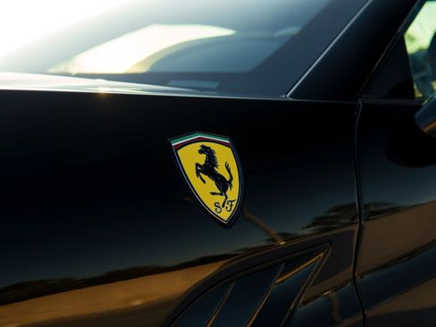 Used 2010 Ferrari California RWD image 26