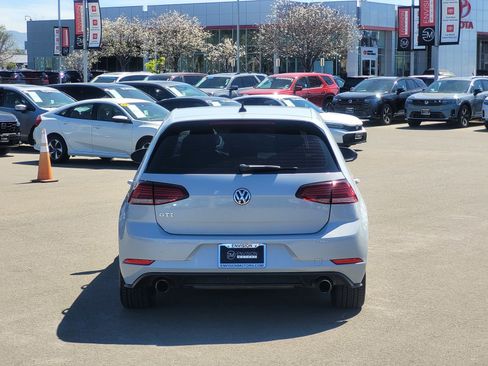 Used 2018 Volkswagen GTI SE FWD image 6