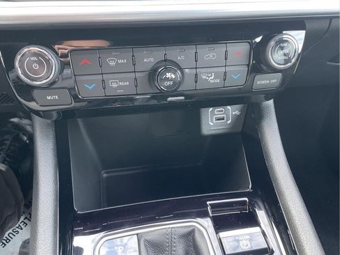 New 2026 Jeep Compass Limited image 19