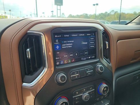 Used 2023 Chevrolet Silverado 2500 High Country w/ Technology Package image 19