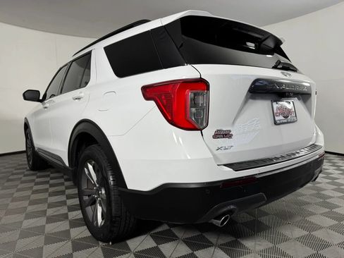 Used 2021 Ford Explorer XLT w/ Equipment Group 202A AWD/4WD image 26