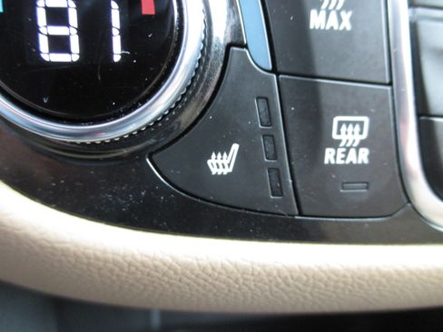 Used 2023 Chevrolet Equinox Premier image 23