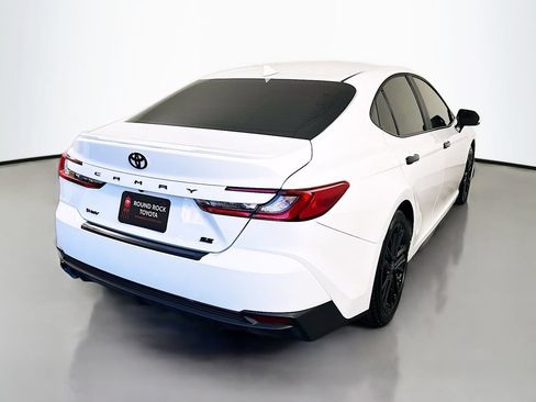 Used 2025 Toyota Camry SE w/ Convenience Package FWD image 5